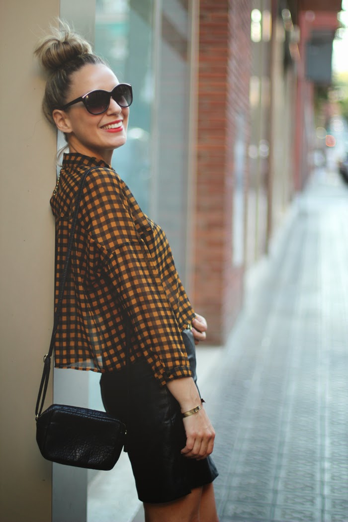 Chiffon Shirt, Fashion Blogger, mustard, mini skirt, mini purse, smile, moño