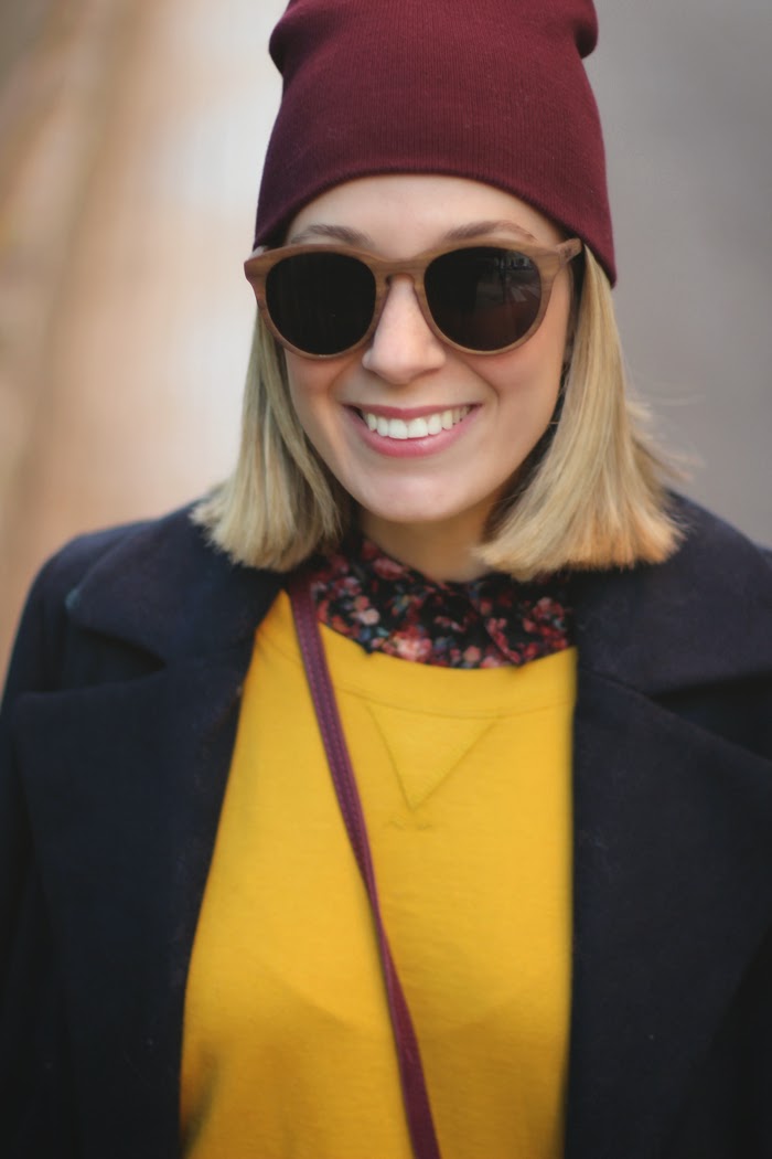 smile, fashion blogger, beanie, wood sunglasses, gafas de madera, floral print, fall look