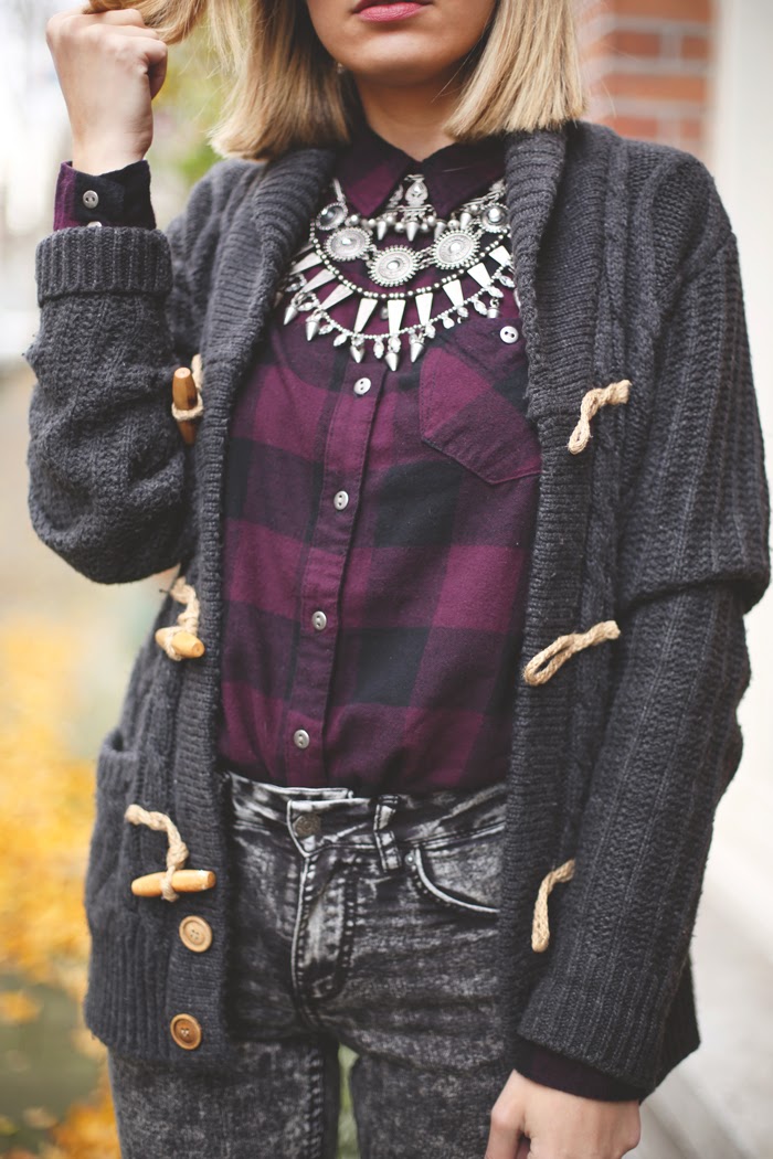 Plaid shirt, wool cardigan, tie dye jeans, cool outfit, fashion blogger, Amsterdam, fashion, bib necklace, 