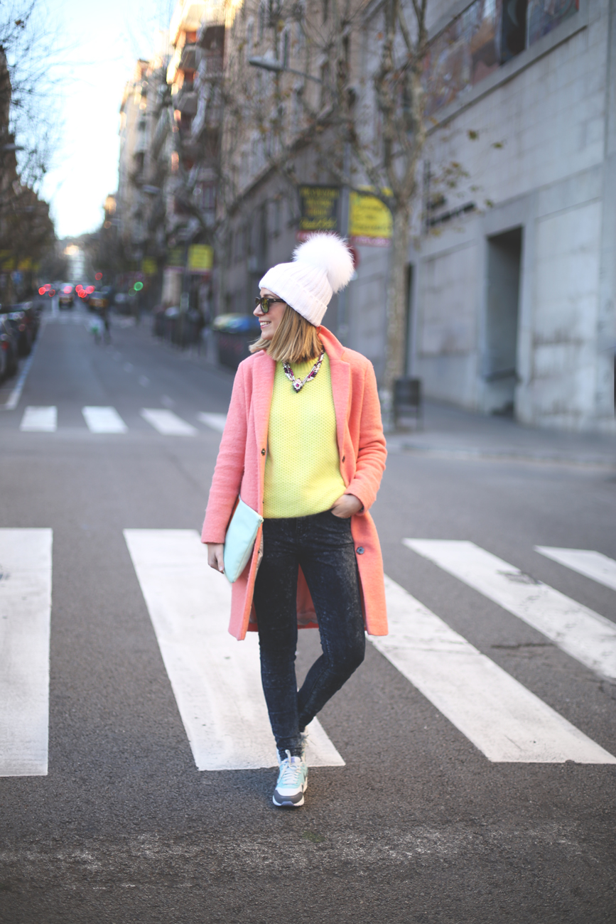 Fashion blogger, beanie, pink coat, mirror sunnies, fluor sweater, swarovski, necklace, topshop, style, my showroom, air max, nike