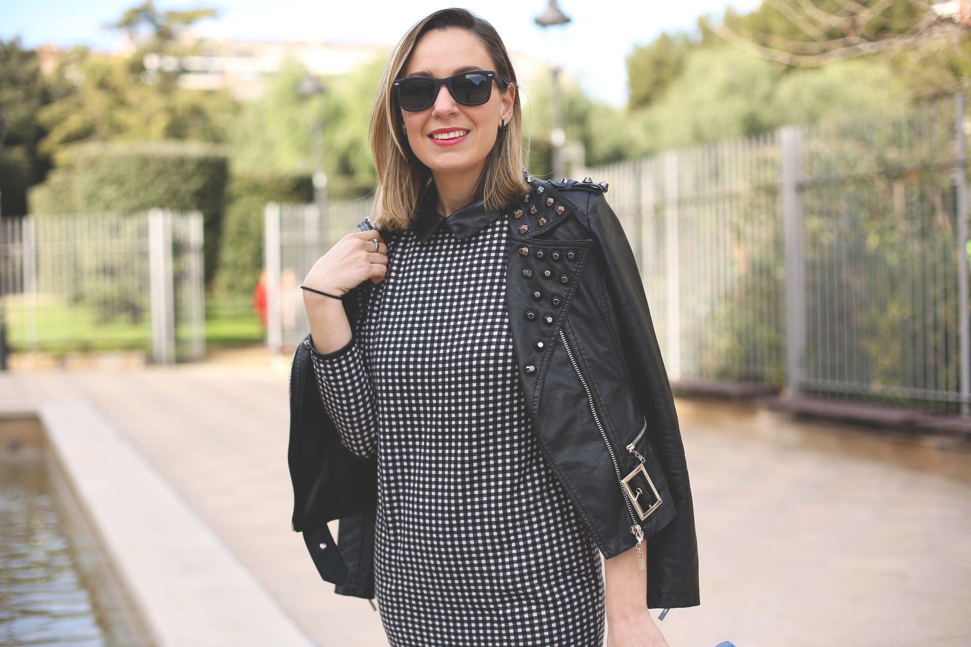 Winter look, black and white, leather, studded jacket, mod style, alexa chung, outfit, fashion blogger, red lips, klein, 