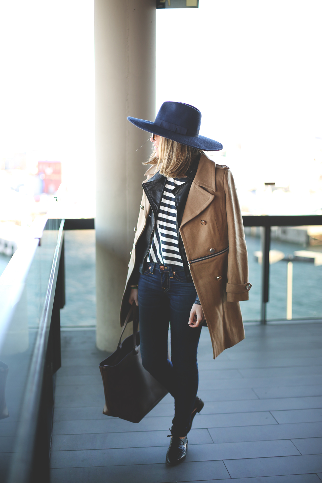 Biker Zara, fashion blogger, blue hat, look con sombrero, rayas, stripes, navy tee, my showroom, street style, trend, jeans, 