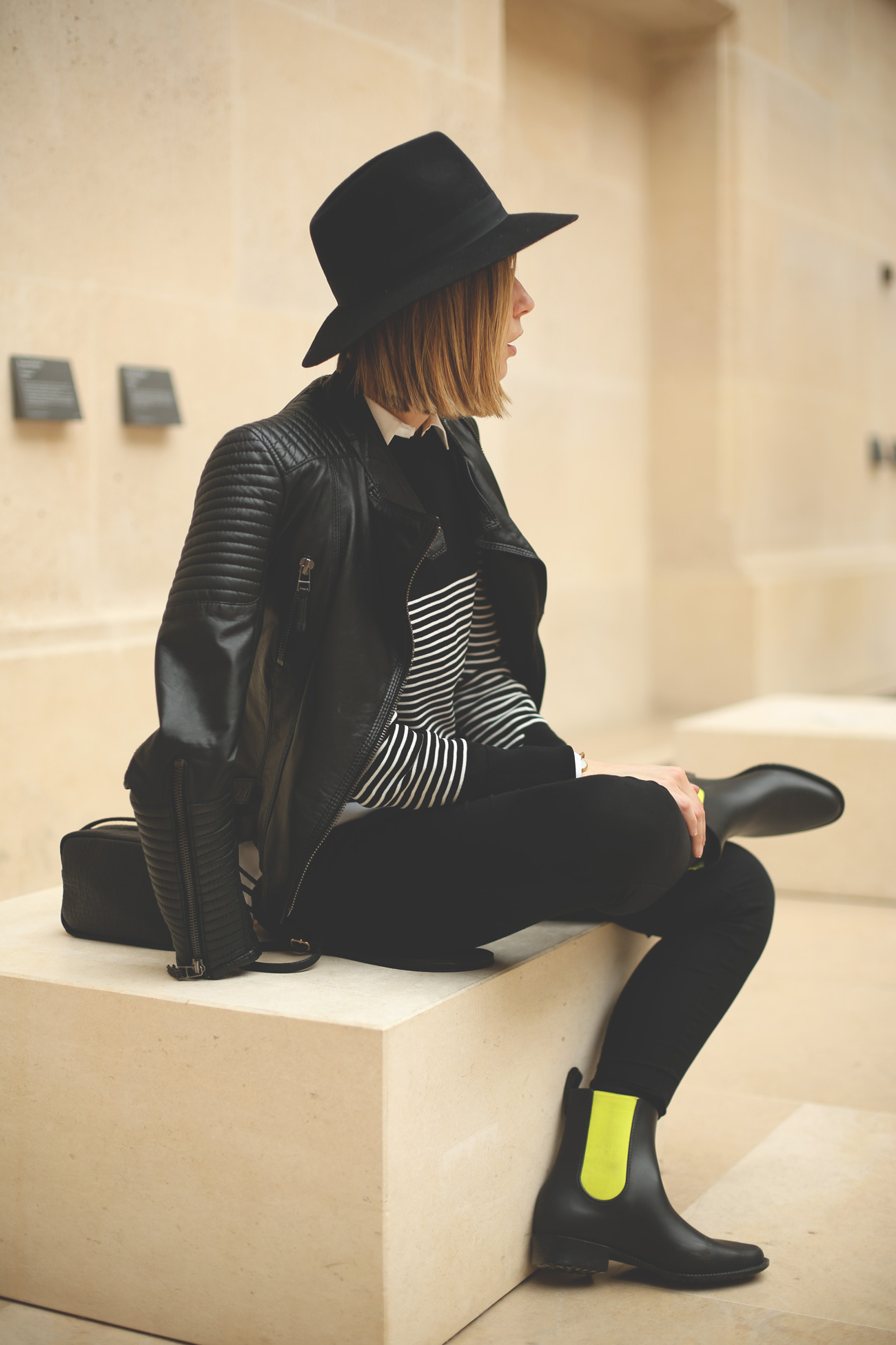 biker jacket, chaqueta Zara, fashion blogger, street style pfw, paris, outfit, paris fashion week, sombrero negro, botas de agua, guess, 
