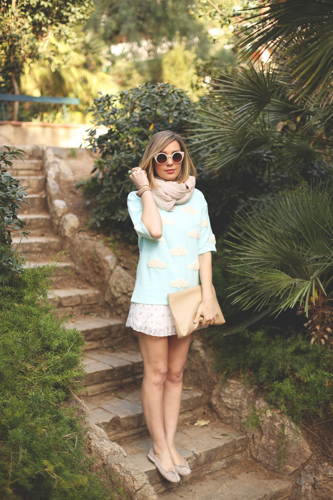 Sweet, look, outfit, fashion, blogger, spring, clouds, dots, light blue, beige, skirt, sweatshirt