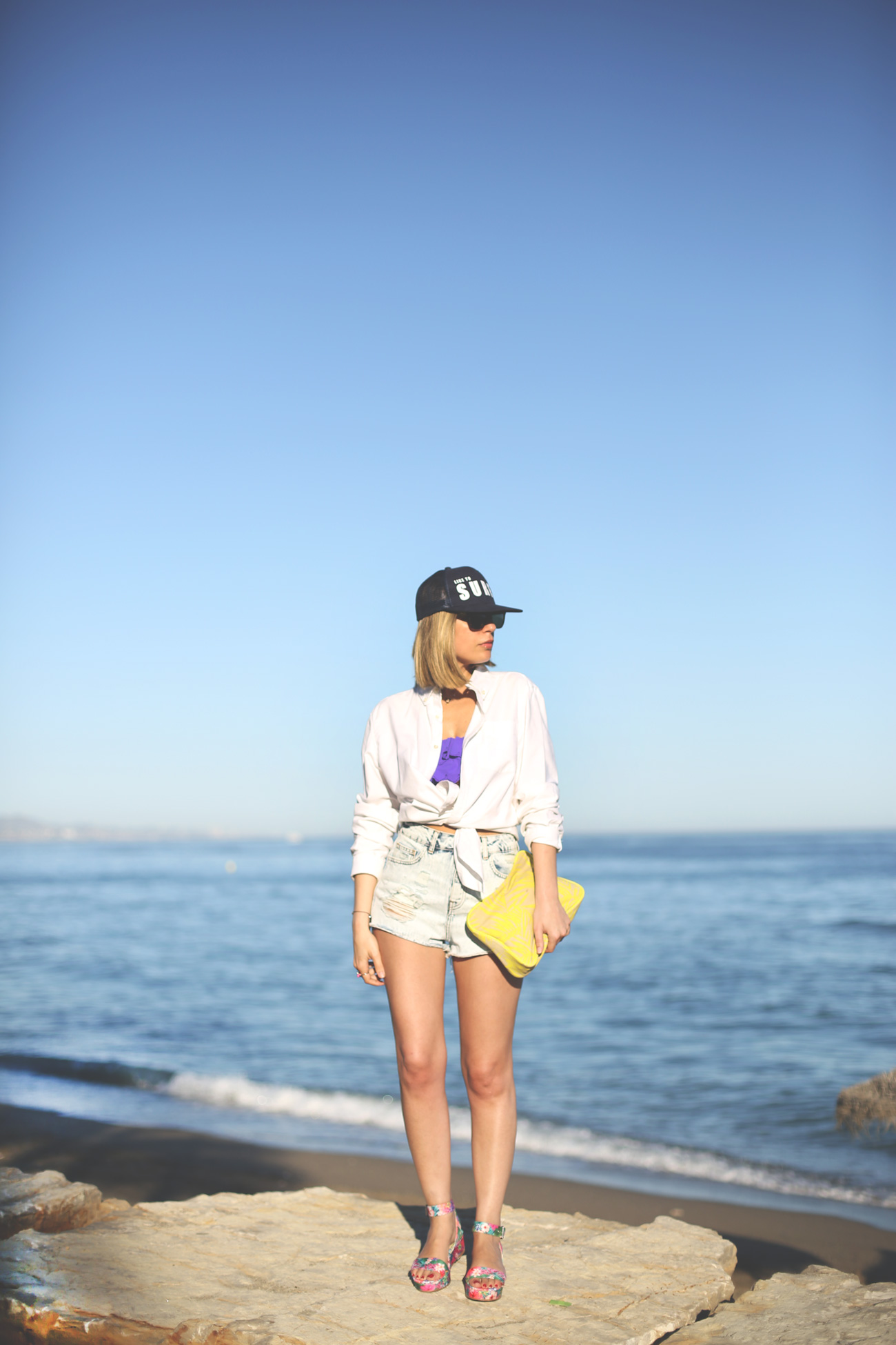 Beach Club, Marbella, Fashion Blogger, Spainsh Blogger, Blonde girl, denim shorts, Fashion, look, summer pics, 