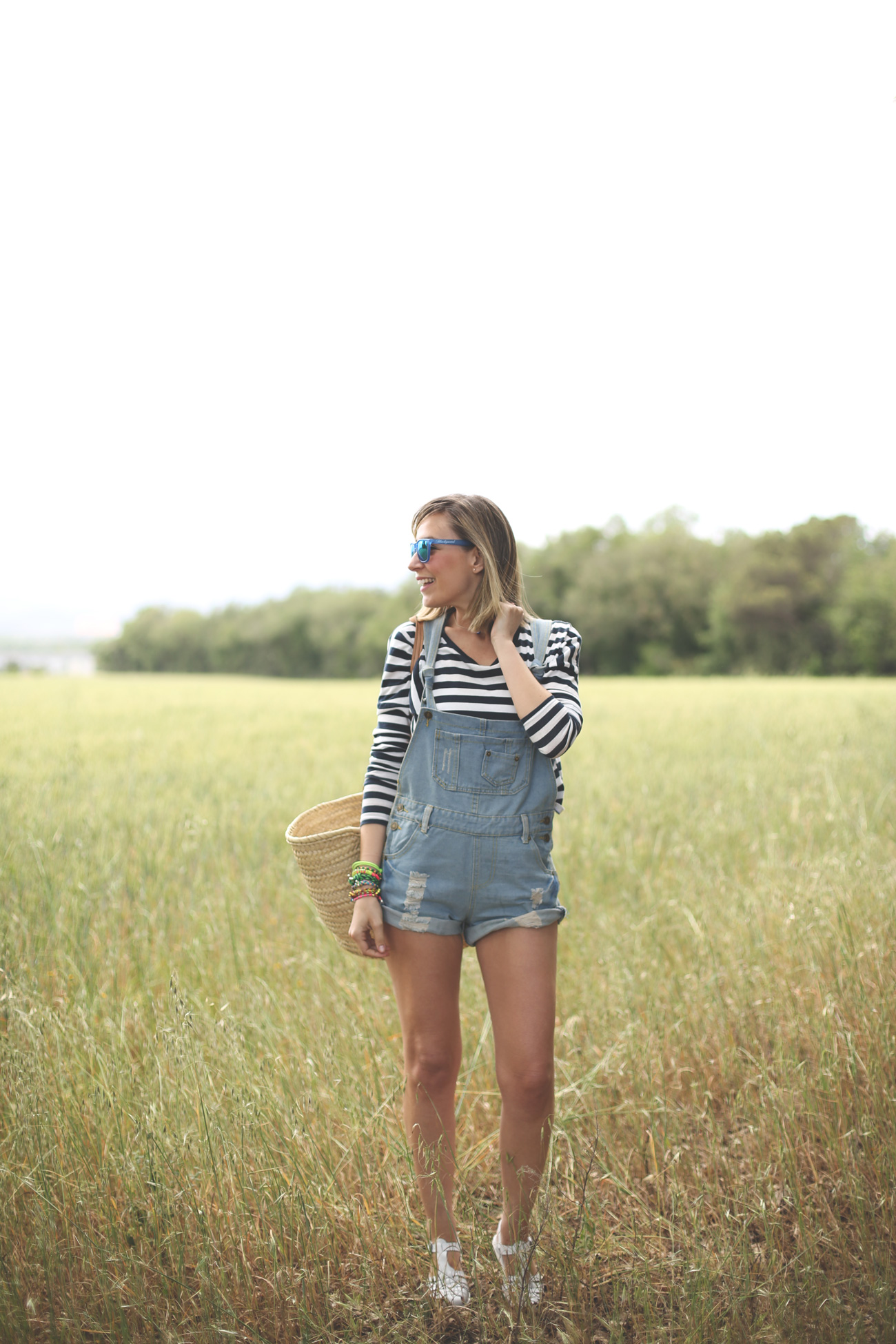 Sheinside, Denim, striped tee, look, picnic, outfit, mirror sunglasses, colorful bracelets, sandals, spring look