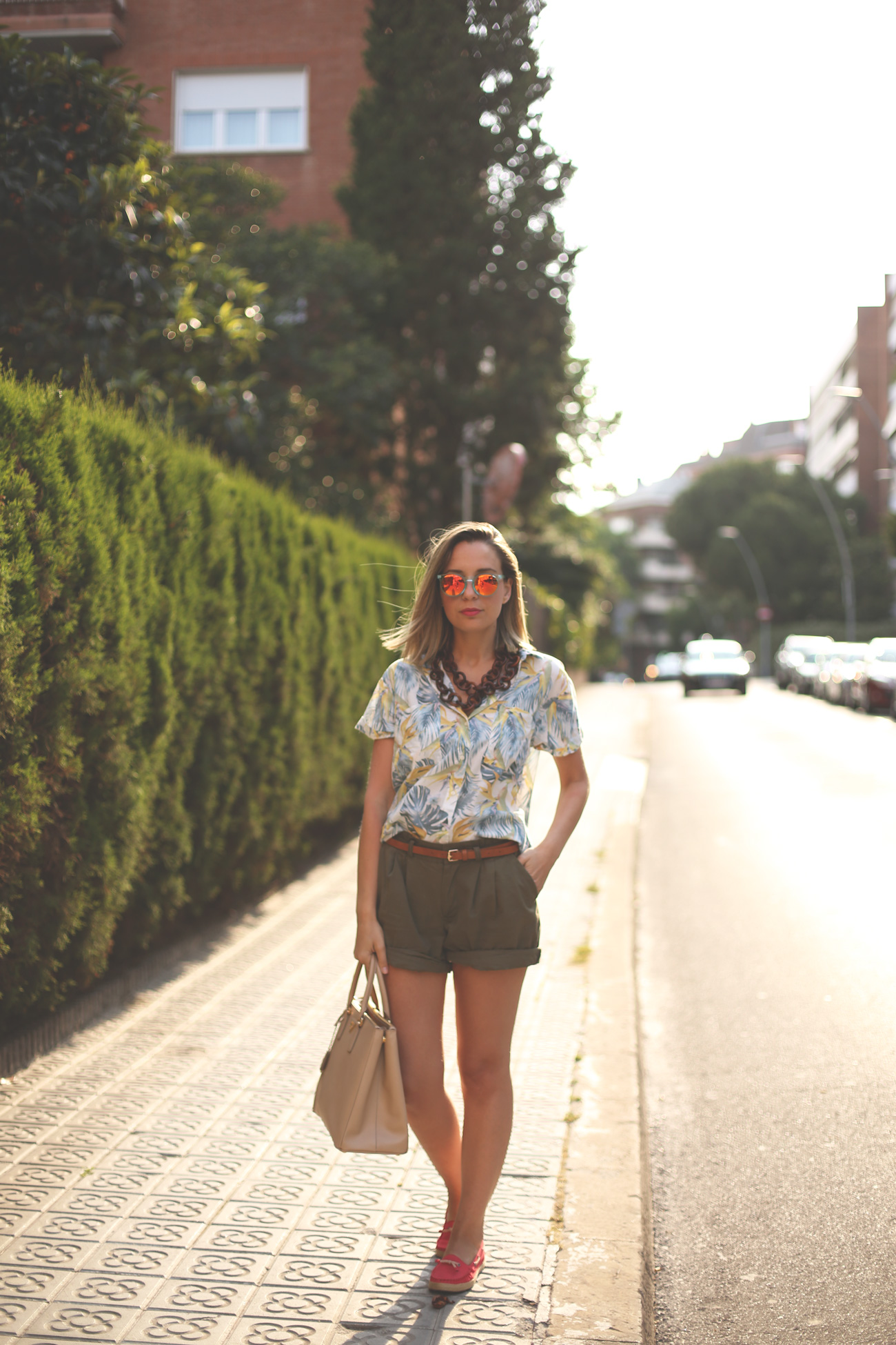 Mirror sunglasses, palm print, wooden necklace, safari style, look, spring outfit, Prada Saffiano, Ugg