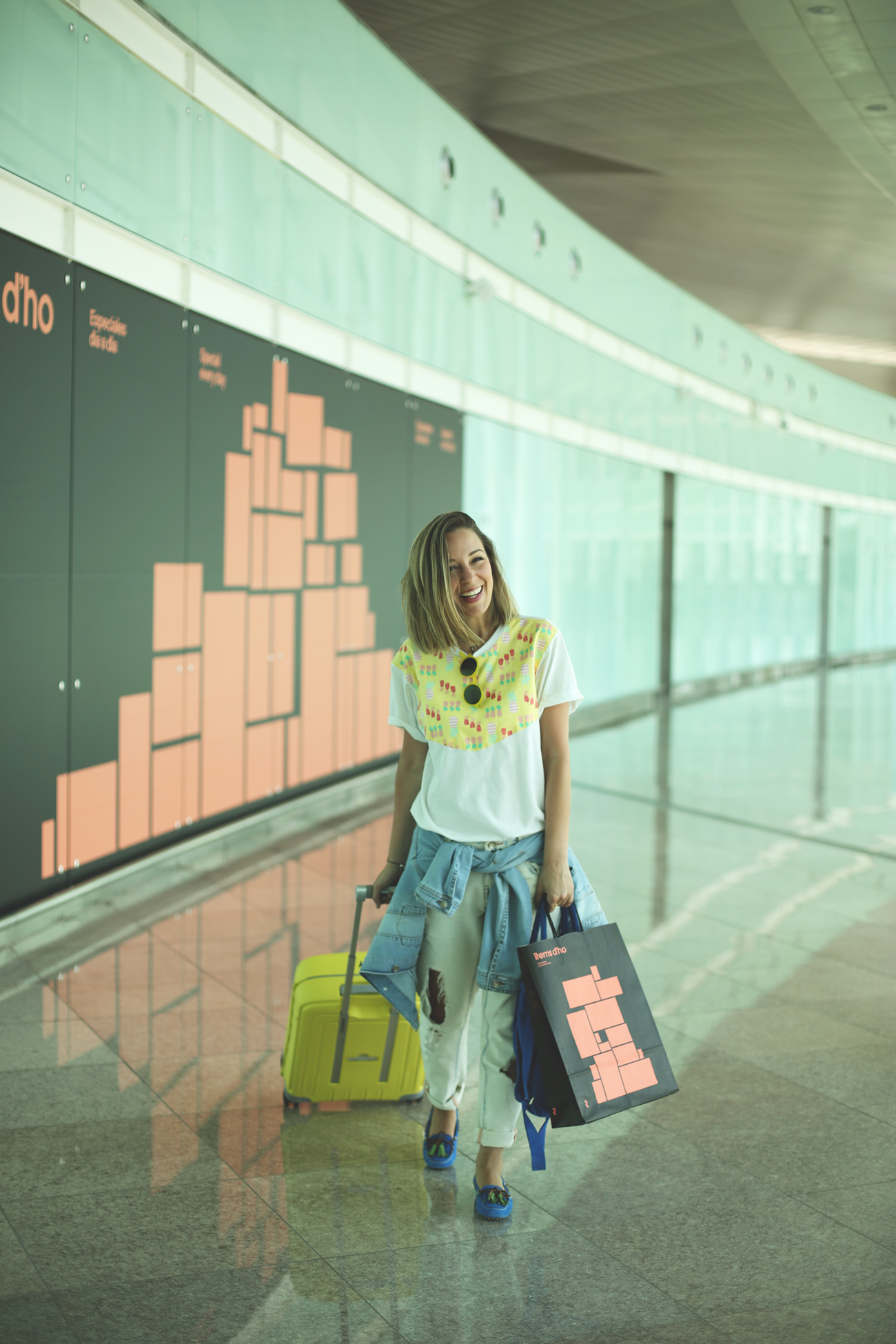 Airport Style, pineapples tee, loafers, Alpe, Yellow, Suitcase, Items d'ho, ripped jeans, denim