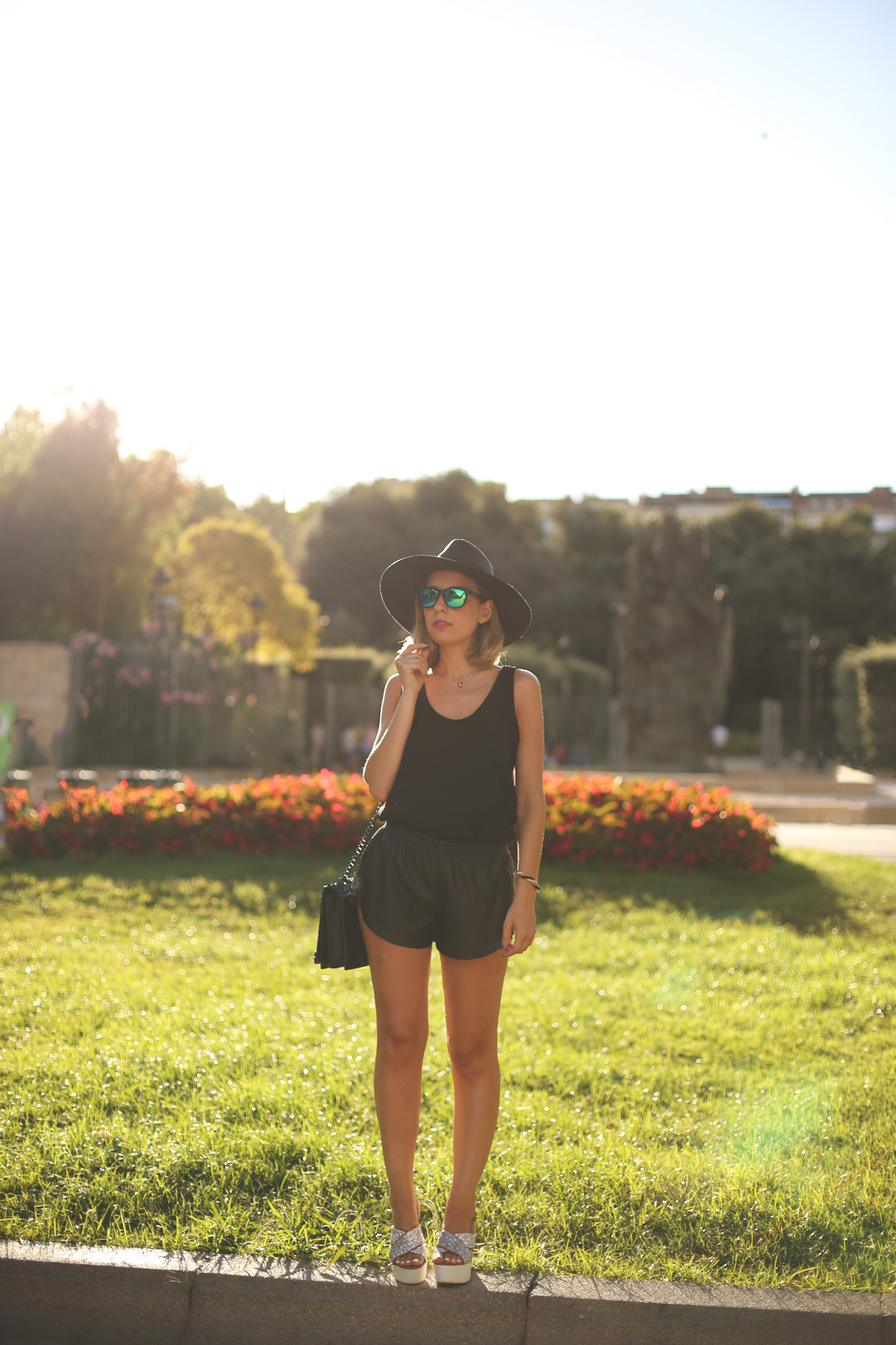 total black, summer look, outfit, summer 2014, leather shorts, tee, fedora hat, wedges, glitter, outfit
