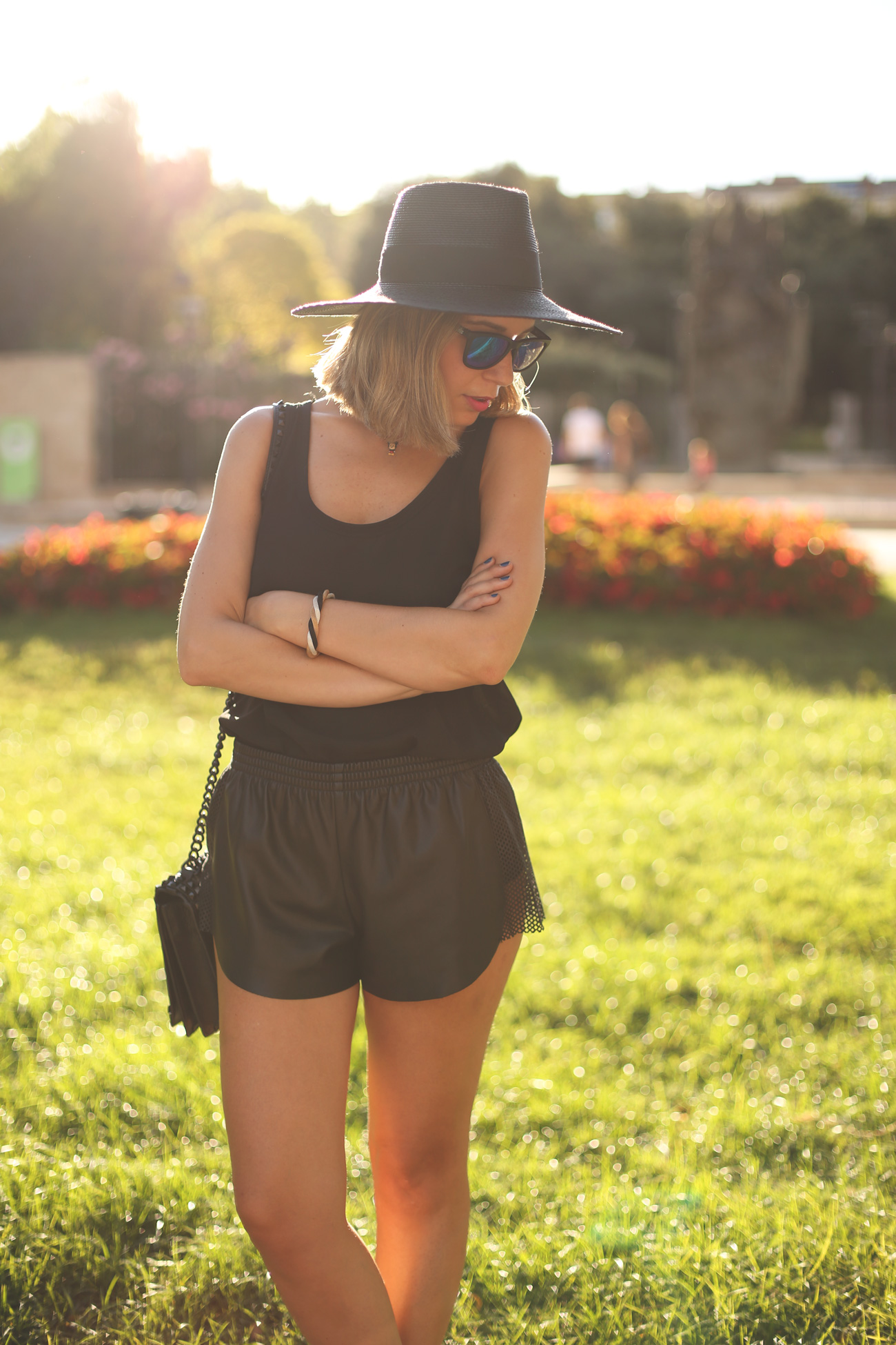total black, summer look, outfit, summer 2014, leather shorts, tee, fedora hat, wedges, glitter, outfit