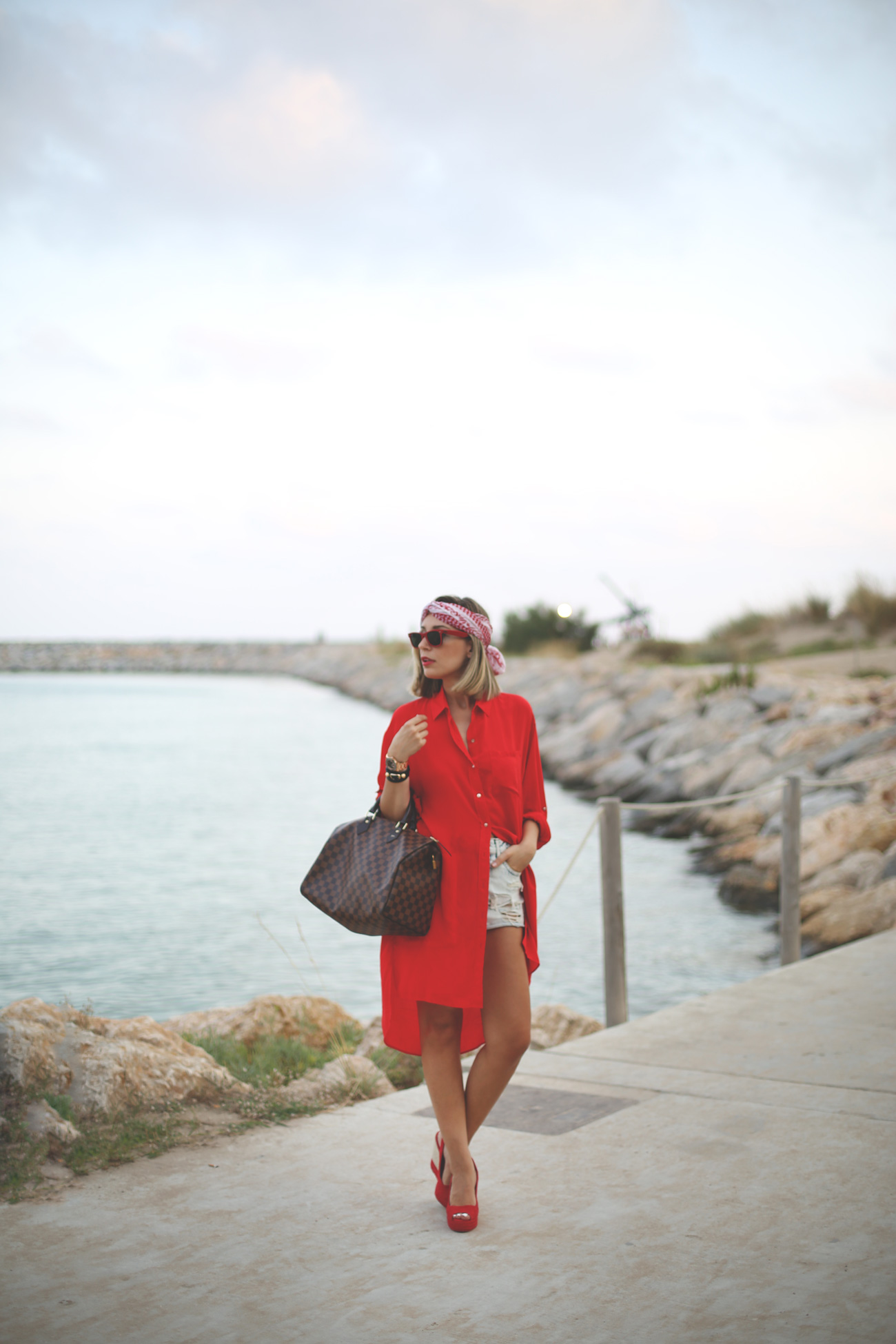 Red blouse, shorts denim, look verano, fashion blogger, street style, cuñas verano, louis vuitton bag, turban, trendy, style, fashion, blog de moda, 