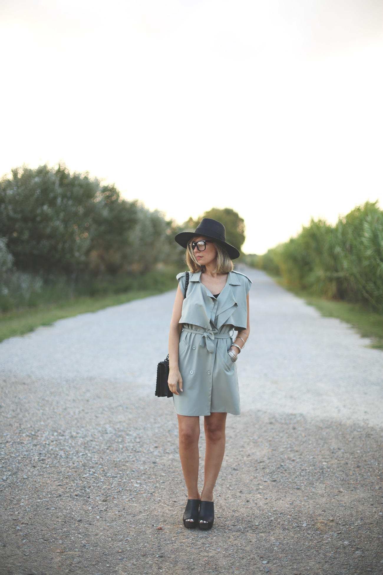 Summer 2014, fedora hat, wedges, leather bag, silver jewelry, glasses, sleeveless trench, red lips