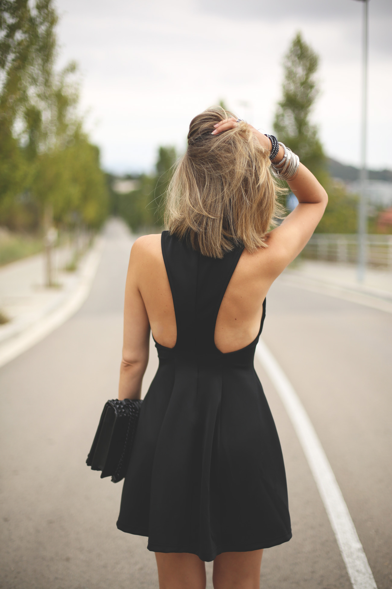 black dress, black sunnies, fashion blog, street style, total black, blonde girl, summer dress, vestido negro, vestido verano, 