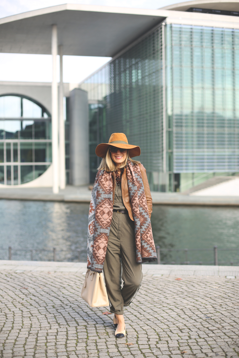 Blog de moda, blog de viajes, viaje a Berlín, fashion blogger, priscila my showroom, look con sombrero, look de viaje, 