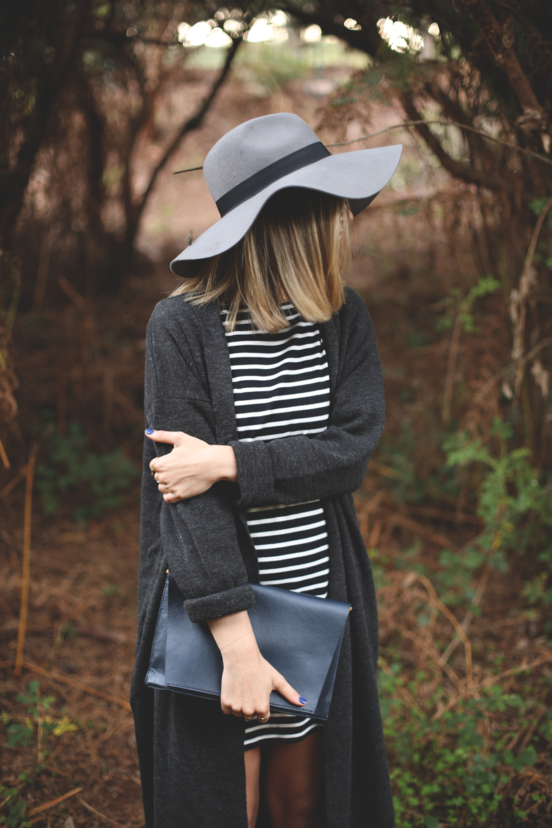 maxi cardigan, bolso Lacambra, street style, navy style, look con sombrero, bolso azul marino, fashion blog, blog de moda, 