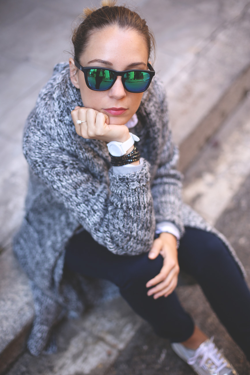Autumn look, casual outfit, grey knit, mirror sunglasses, white watch, comfy look