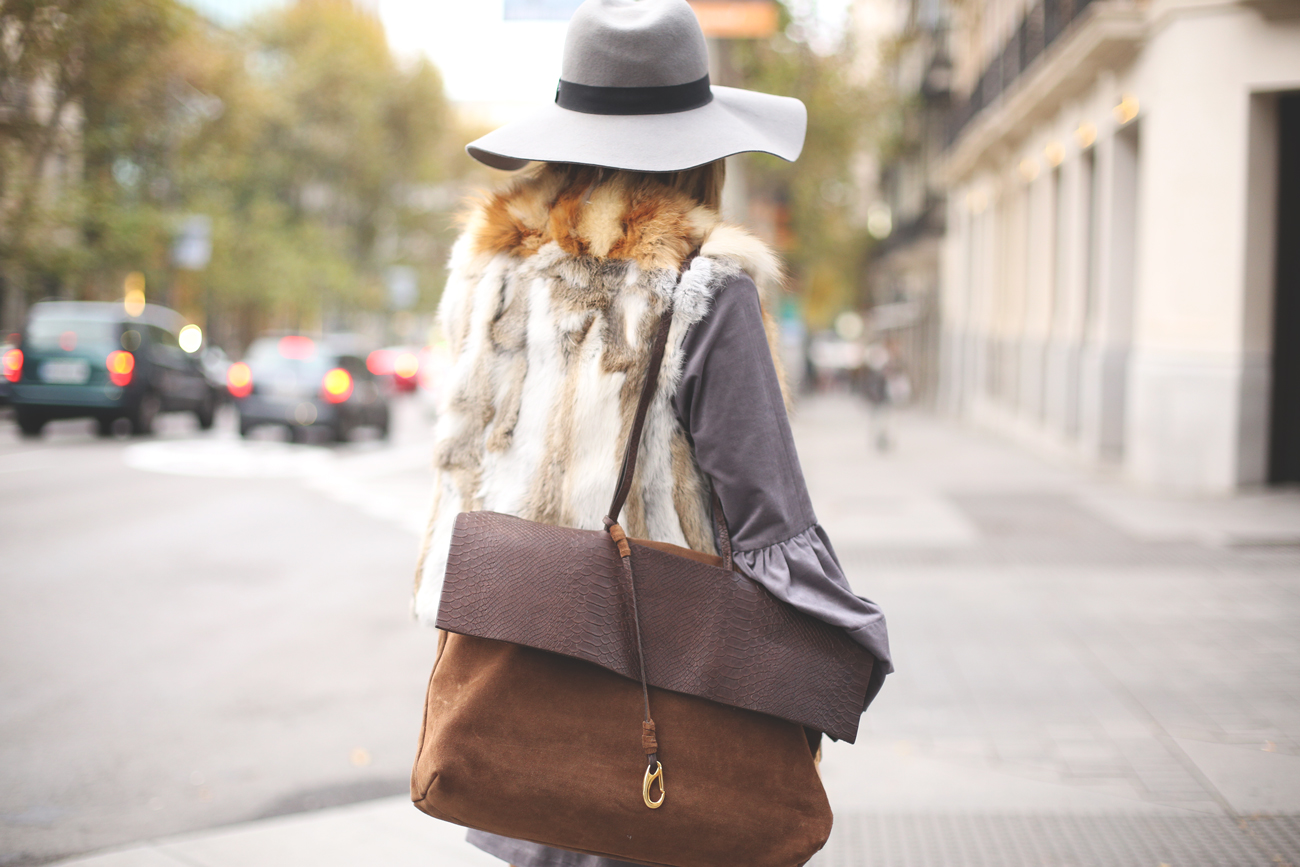 Chaleco de pelos, Fur vest, look invierno, my showroom, fashion blog, blog de moda, trendy girl, look con chaleco, sombrero de Zara,